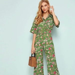 Floral print jumpsuit Button up size:Small NWT